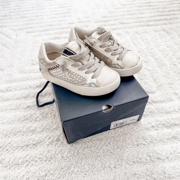 ShuShop Other - ShuShop Toddler Girl Size 8 - Light Grey Distress Fashion Sneaker